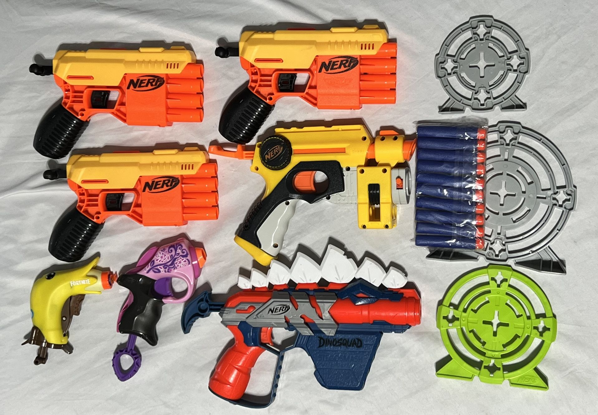 10 Nerf Guns / Targets / Bullets