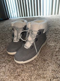 Gray Lace-Up Winter Snow Boots