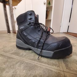 Craftsmen size 10.5 waterproof work boots barley used lots of life