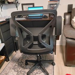 Brand new I office chair. Has back support.