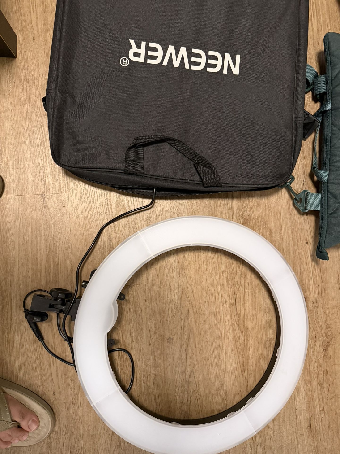 Neewer Ring Lights X 2 with stand