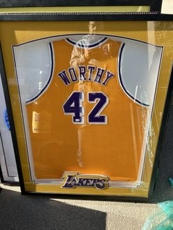 James Worthy Signed Los Angeles Lakers Framed Jersey Jsa 