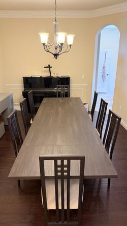 Modern Italian Expandable Dining Table and chairs