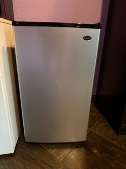 Sanyo Mini Fridge