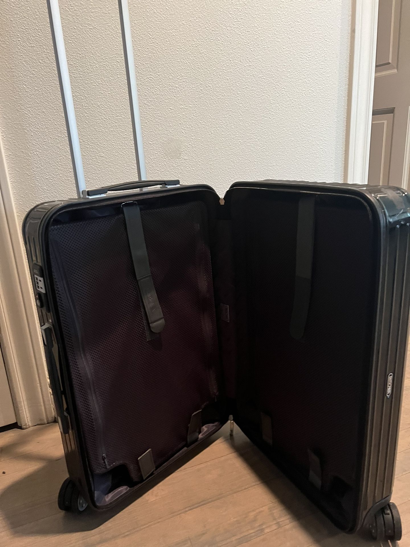 Rimowa Suitcase 26 Black Like New Best Offer General