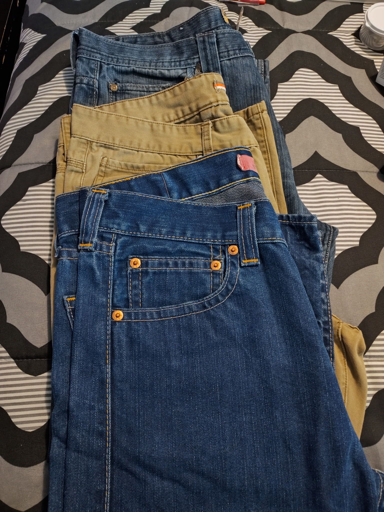 12 Men’s Levi’s, Arizona, American Exchange Jeans In Great Conditions