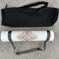White Yoga Mat With carrying Strap And Bag - BRAND NEW! 