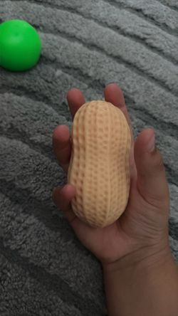Squishy peanut viral DOESNT CRACK BTW 2 pack