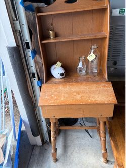 Entry/Mail Desk
