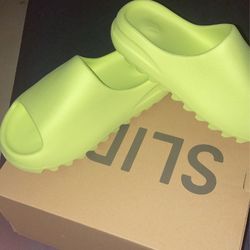 Yeezy Slides   Size 7m
