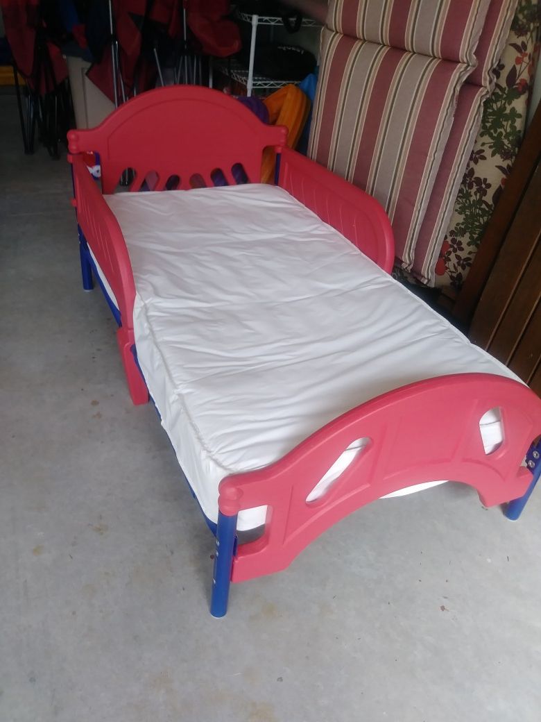 Kids bed. 18x52. W/ mattress very good condition