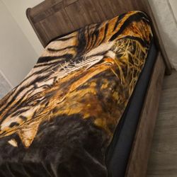  2 Queen Ashley Bed With Mattress 