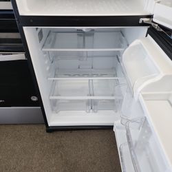 Whirlpool Fridge !!! Great Deal Open 7 Days A Week !!!