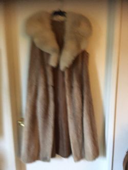 Fur vest 150 size medium to Reduce !!! 100