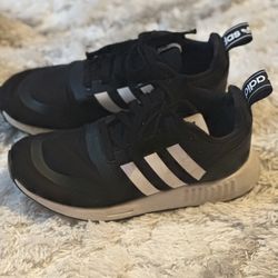 Boys Adidas Running Shoes Size 4.5