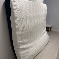 KING SIZE MEMORY FOAM MATTRESS CLEAN & EXCELLENT CONDITON 