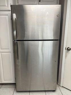 GE Stainless Steel Top-Freezer Refrigerator