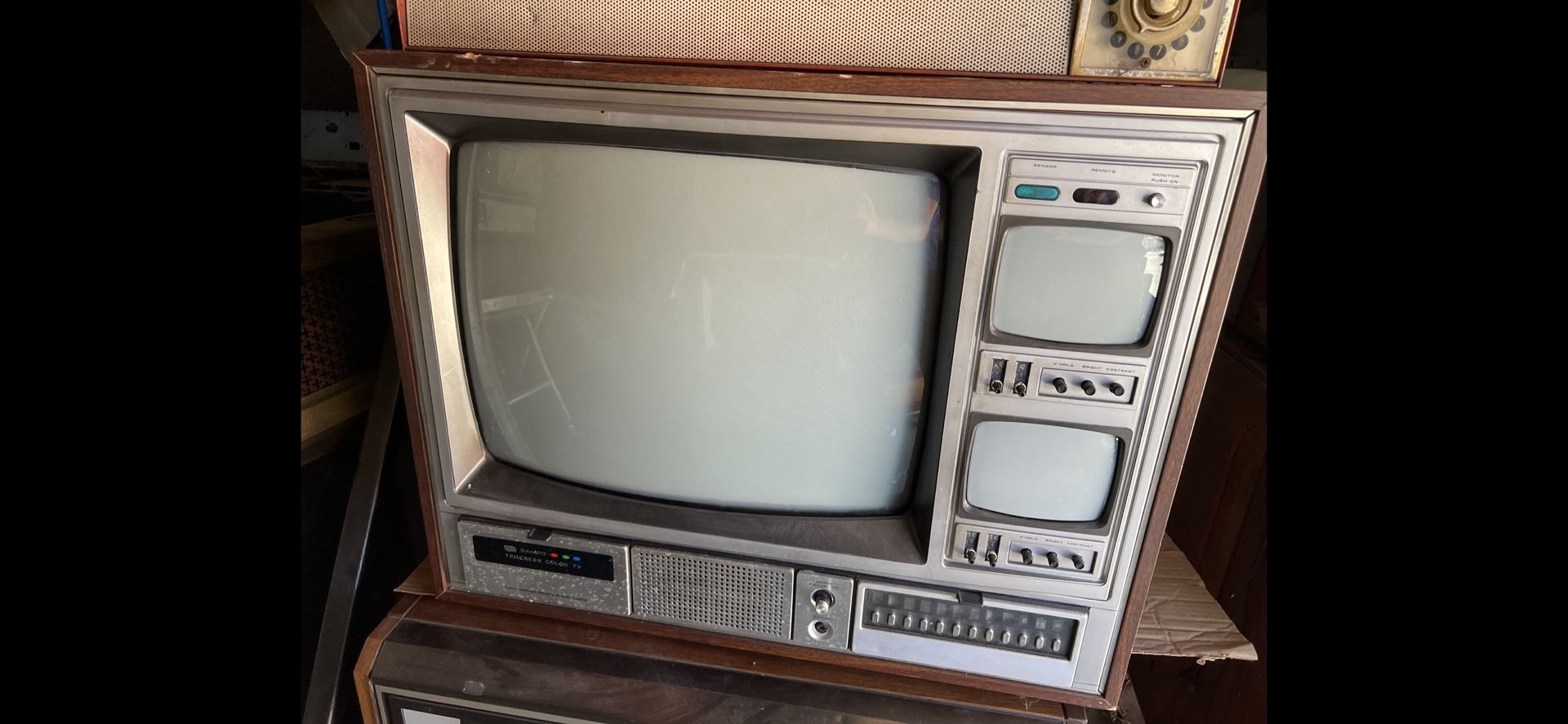 Super Rare Vintage Sampo 9519 Tri-Screen 19” Color TV