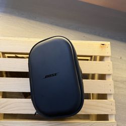 Bose Headphones with box and charger 
