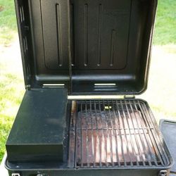 Traeger Ranger portable tabletop wood pellet grill and smoker. 
