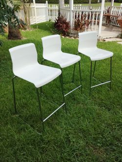3 Counter height white/ chrome Bar stools. Glossy white moulded plastic seats. Seat height 26 ins, chair height 35 ins