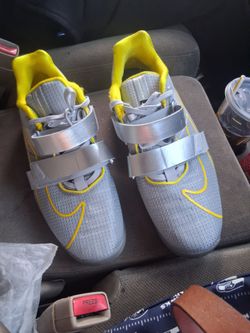 Nike weightlifting shoes