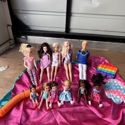 11 Barbies 