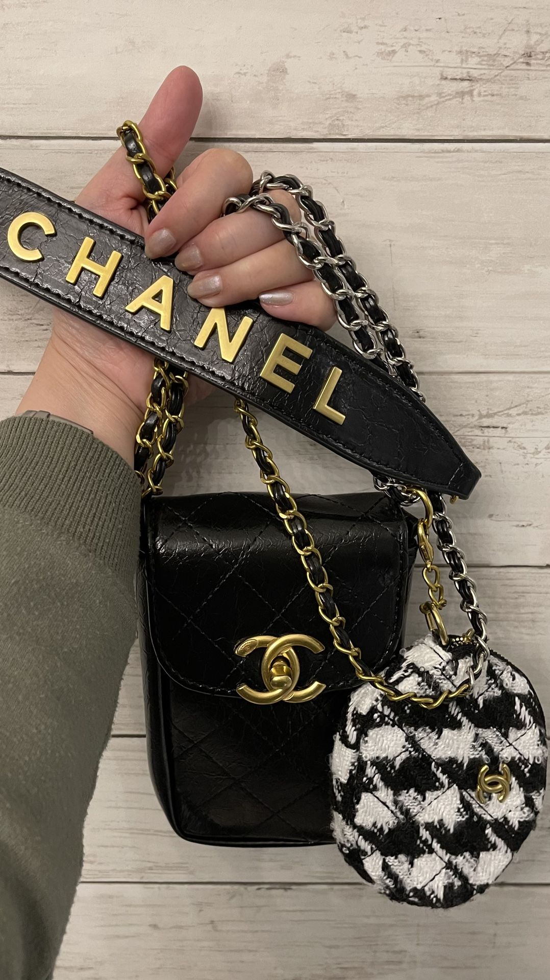 CHANEL VIP GIFT CROSSBODY BAG