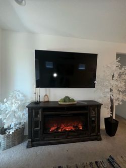 75 inch smart TV comes with the box fireplace in excellent condition. Reason why I’m selling moving to a different state and it is too heavy to take s