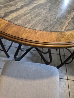 Round table for 4 people
