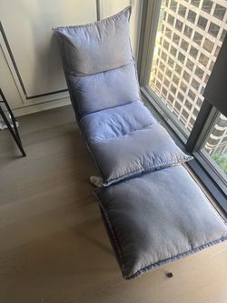 Floor lounge chair