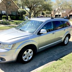 2016 Dodge Journey runs great, third row,gas saver
