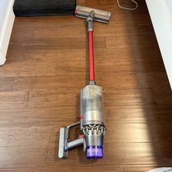 Cordless dysom vacuum. Parts included. 