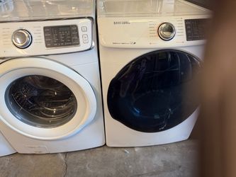 Samsung set of washer and dryer.