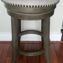 1 Bar Stool