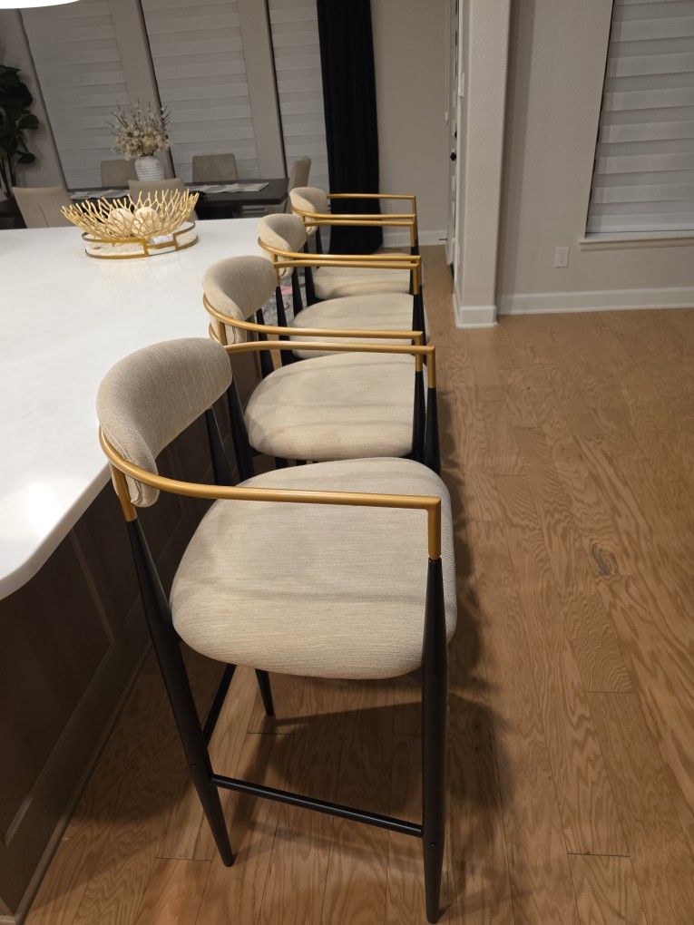 6 High Bar Stools For Sale @200 Dollars