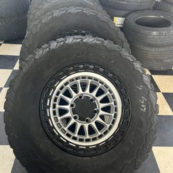 Vendo Rines Nuevos 17x9 De Ancho De 6-139.7 -12 Con Llantas 285/70/R17 Bfgoodrich 80%