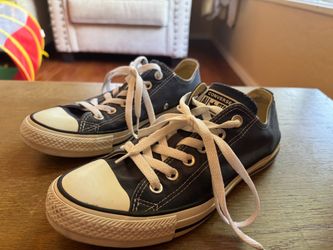 Converse All Star Blue Low Tops Women’s size 8 / Men’s size 6