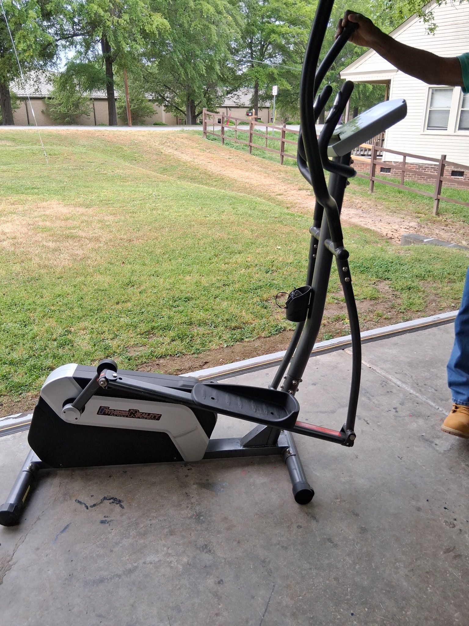 Like New-EXCELLENT CONDITION- elliptical machine