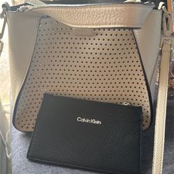 Bolsa Calvin Klein Crema Con Su Cartera Muy Bonita