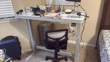Height adjustable glass plated office table