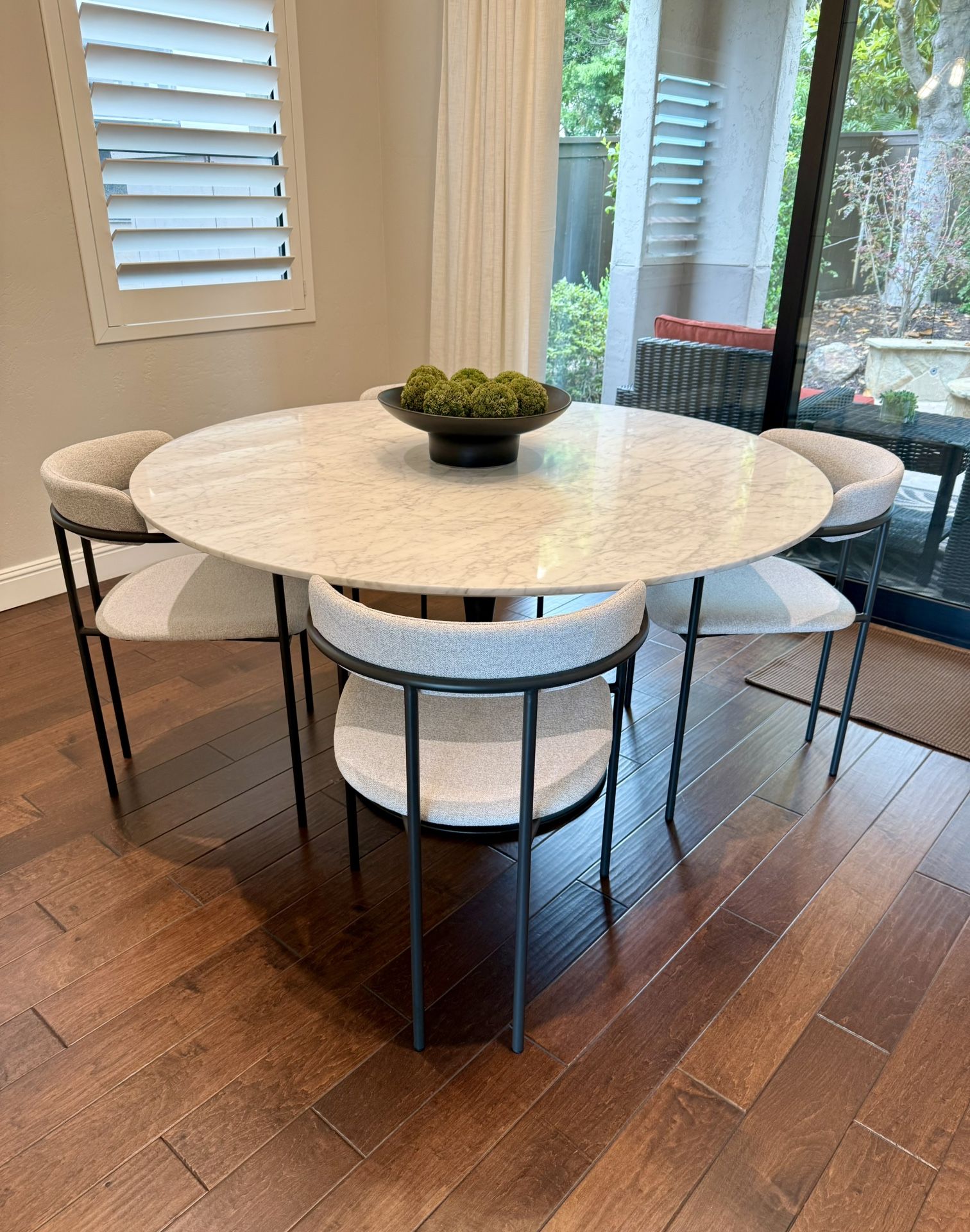 Williams Sonoma 56” Round Carrara Marble Dining Table
