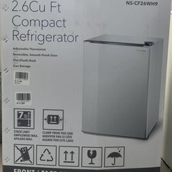 Compact refrigerator