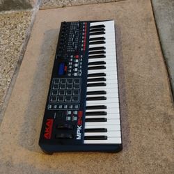 AKAI - MPK249.  " POWERFUL".     FUN  KEYBOARD !!!