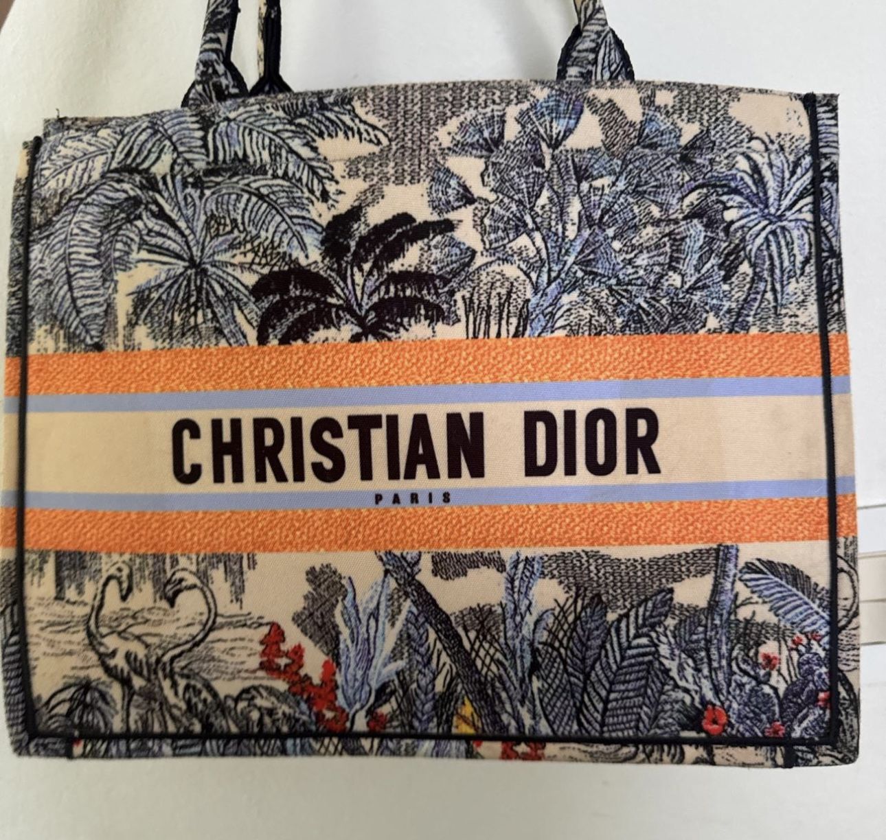 Dior Medium Book Tote – Excellent Condition Christian Dior Medium Book Tote. Crafted in Dior’s signature canvas, this tote is elegant, spacious, and i