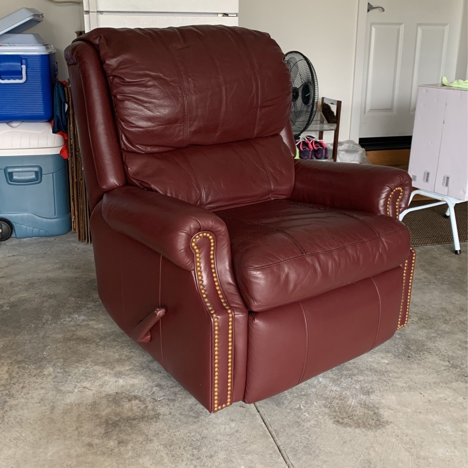 Flexsteel Wallhugger Recliner for Sale in Normandy Park, WA OfferUp