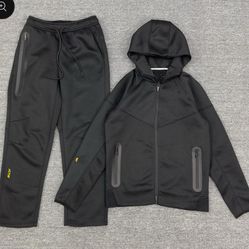 Black Tech Fleece Zip-Up Hoodie & Jogger Set – Modern Fit