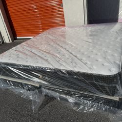 New King Mattress And Boxspring 