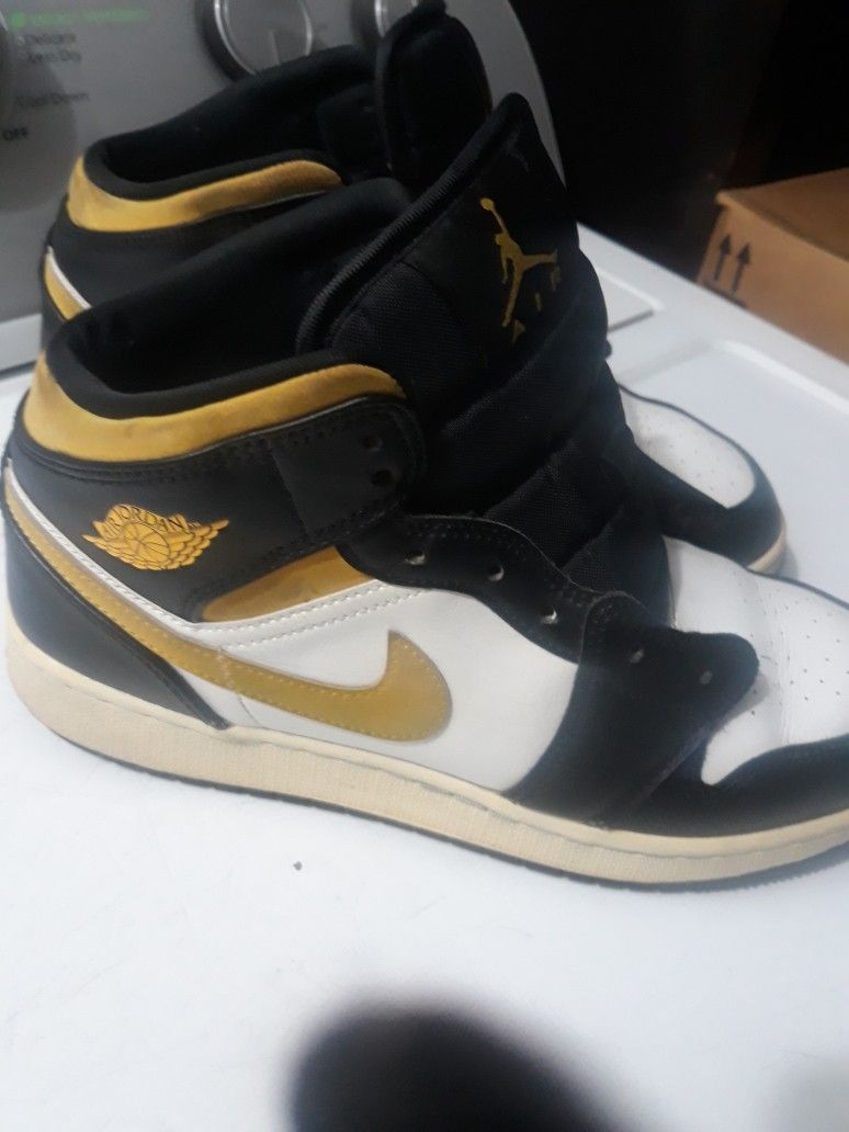 Air Jordans 1 Black And Yellow