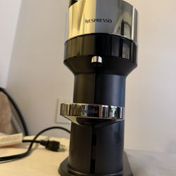 Nespresso Vertuo Next by Breville Coffee & Espresso Machine / Excellent Condition